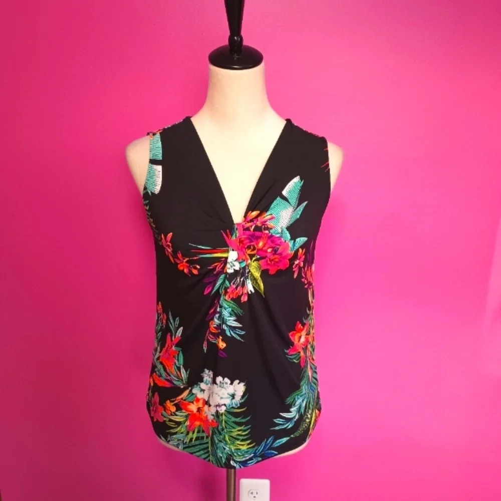 Worthington ladies Black floral sleeveless blouse (Size PS)